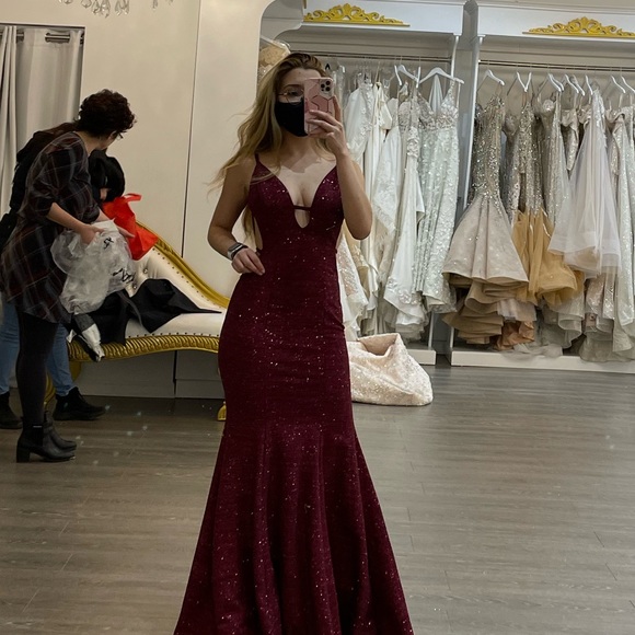 NEW Jovani Burgundy Dress - Picture 4 of 7